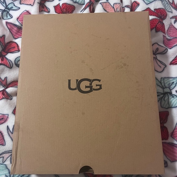 Ugg Bailey Bow Boots - Picture 6 of 6